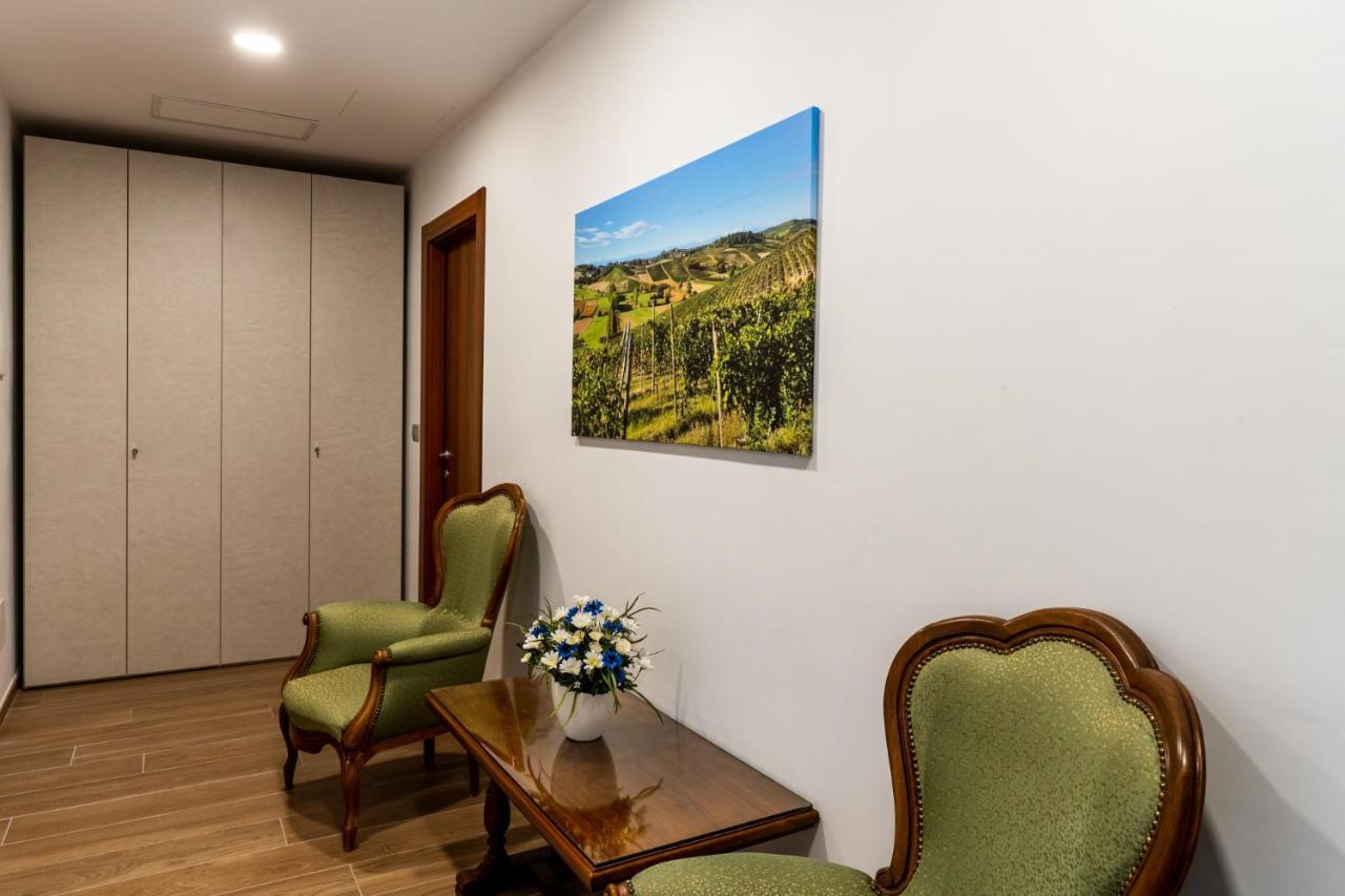 Agriturismo Tenuta La Meridiana Montegrosso dʼAsti エクステリア 写真